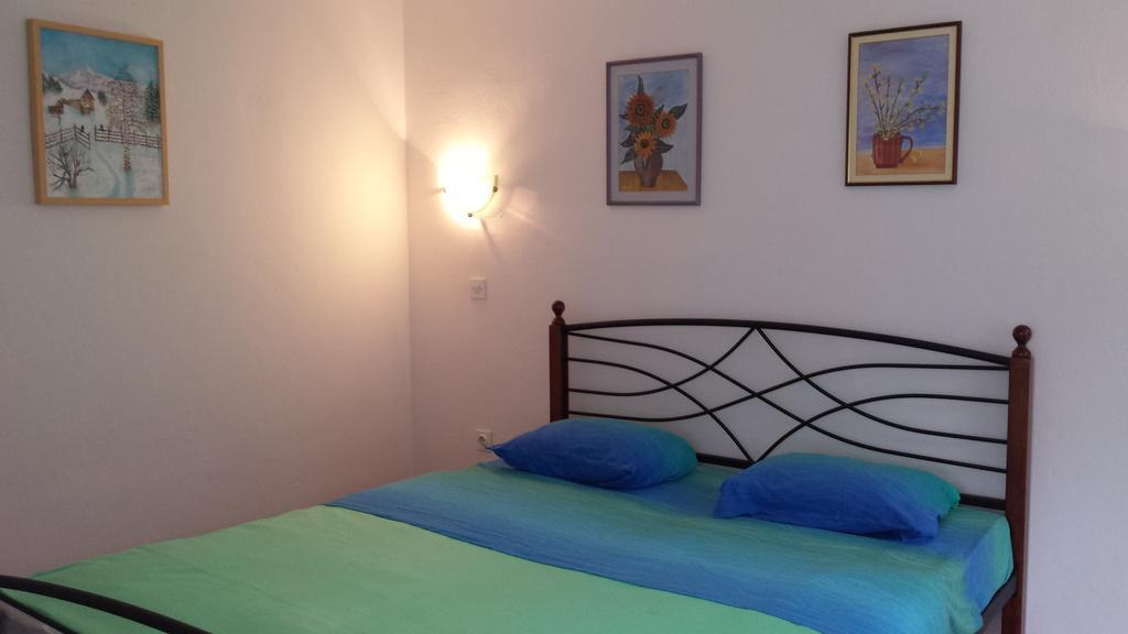 Apartments Rucna Кобарид Стая снимка